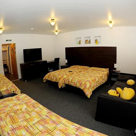 Hotel Restaurant Au Chasseur Orbe Kültér fotó