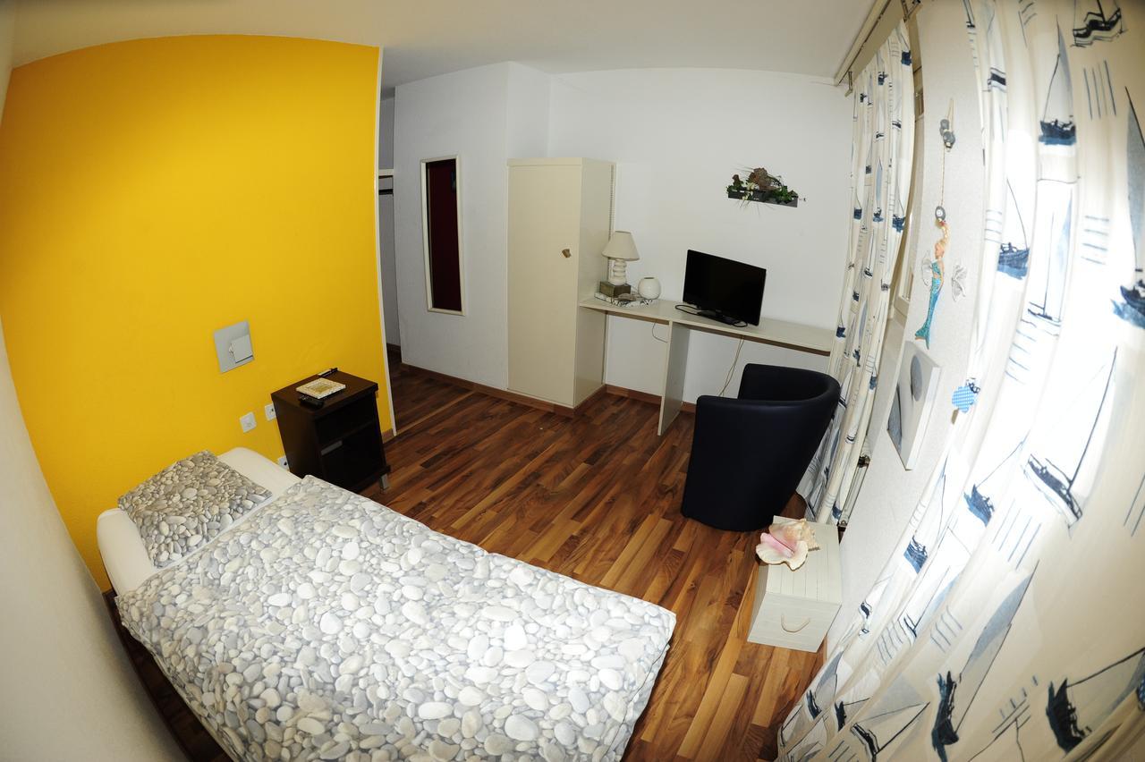 Hotel Restaurant Au Chasseur Orbe Kültér fotó